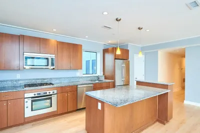 337 W 2nd St #4