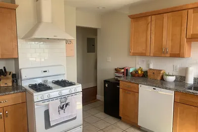 69 Newton St #2L 1