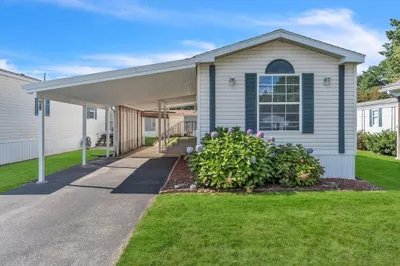 58 Holiday Cir 1