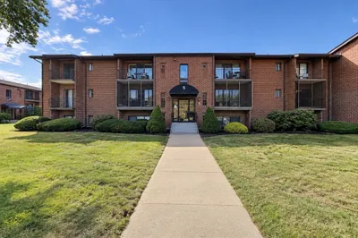 221 Oak Street #5-21 1