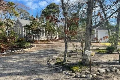 475 Queen Anne Dr
