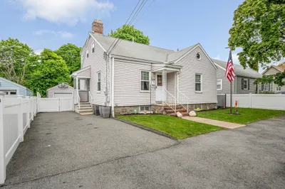 11 Otis St