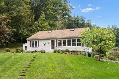 24 Laurelwood Rd