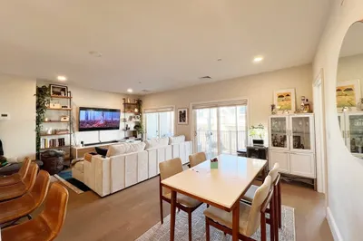 336 Chelsea Street #4