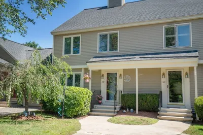 140 Brickett Hill Cir #140