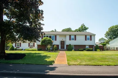 222 Cain Avenue 1