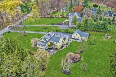 101 Holt Rd 1
