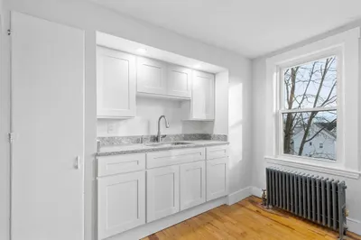 14 Brett St #3b
