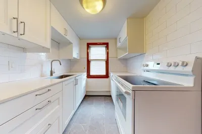 106 Laurel St #2