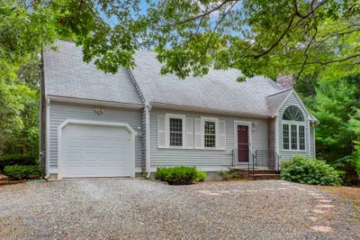 362 Quinaquisset Ave 1