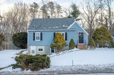 589 Pleasant St 1