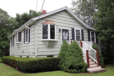 26 Wonderland Avenue
