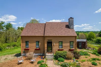 1528 Main St