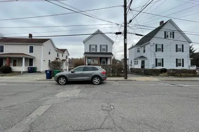 32 Lincoln Rd #B