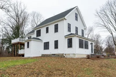 297 Main St 1