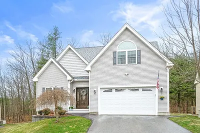 7 Tolkien Ln 1