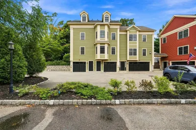 426 Main St #1 1