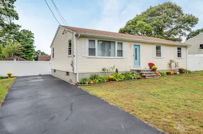 33 Oliveira Ave