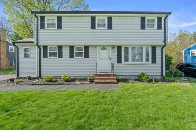102 Armiston St 1