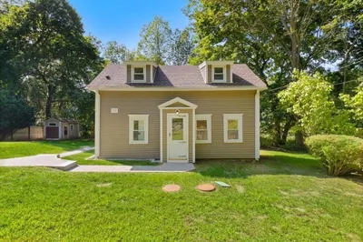 990 Bay Rd