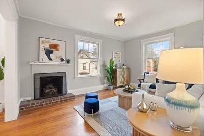 60 Crescent St #2