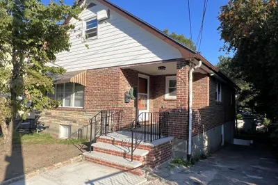 18 Cresthill Rd #18