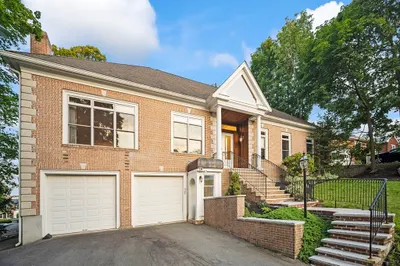 16 Adams Cir 1