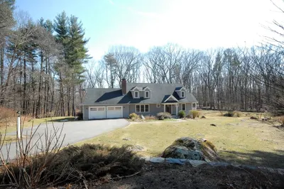 2 Ledge Rock Rd 1