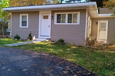 73 Laurie Ave