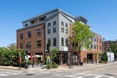 156 Green St #303