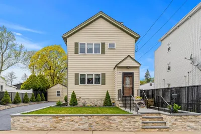 30 Almont St 1