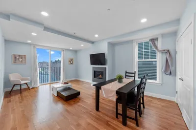 809 Boylston St #2.