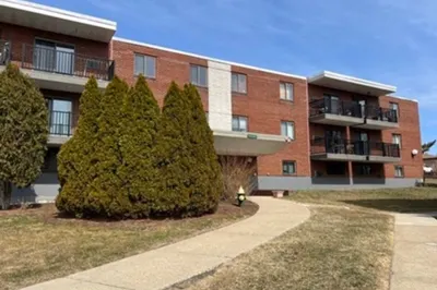 300 Governors Dr #23