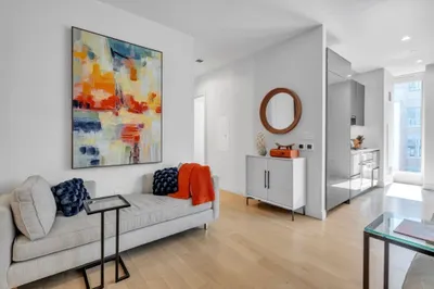 135 Seaport Blvd #1906