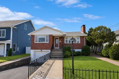 68 Keayne St 1