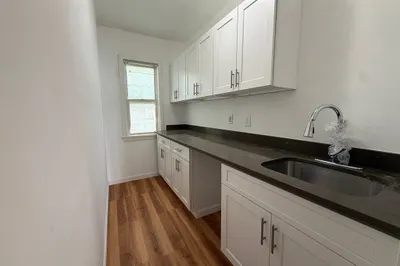 52 Crystal St #1 1