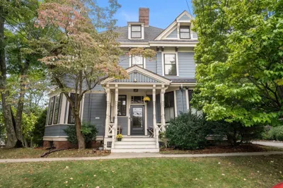 105 Pleasant St #2 1
