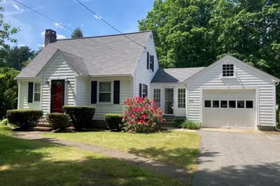 411 Brook St 1