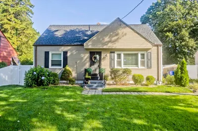 156 Gardens Dr 1