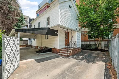 352r Somerville Avenue