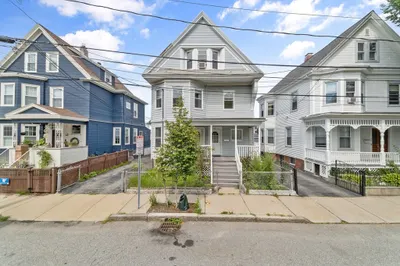 32 Bartlett Street 1