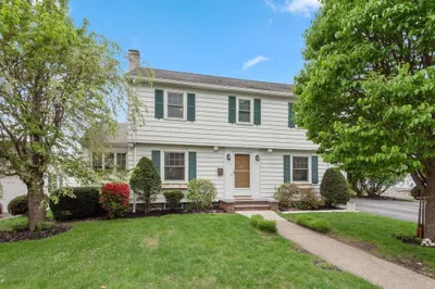 8 Bay State Rd