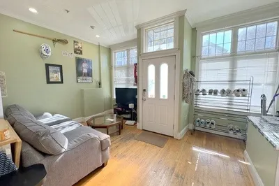 371-373 Dorchester St #1 1