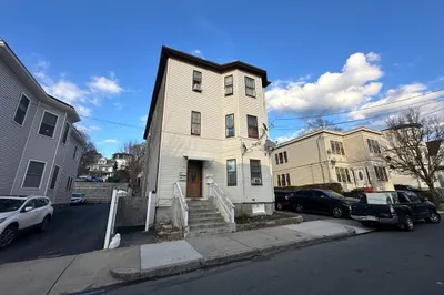 129 Bloomingdale St