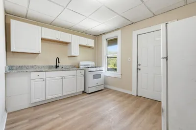 285 Belmont Ave #3R 1