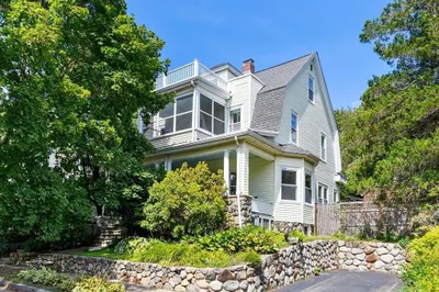 7 Woodland St