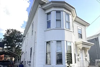 61 Pond St 1