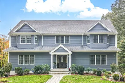 18 Crystal Hill
