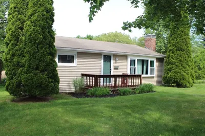22 Riverside Dr
