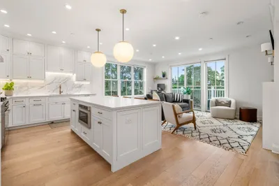 521 East Eighth Street #6